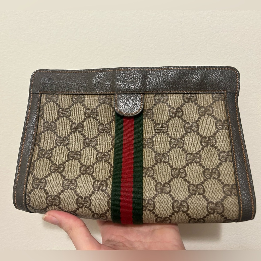 Vintage Gucci Clutch with crossbody silver chain strap, insert and authentic box
